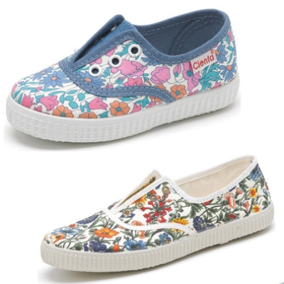 Zapatillas de niña con flores para primavera